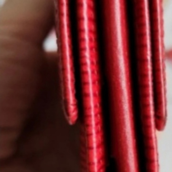 Louis Vuitton Epi Wallet - Picture 6 of 9